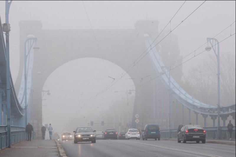 W czwartek w praktycznie w całej Polsce można się spodziewać marznących mgieł.