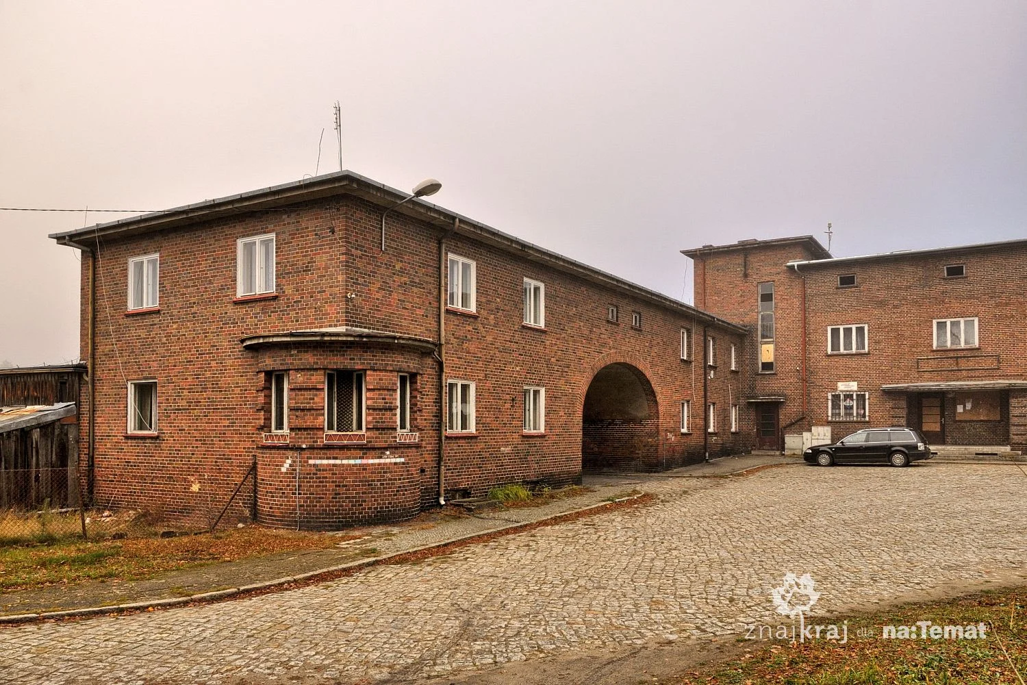 Modernistyczny dworzec w Starych Bielicach