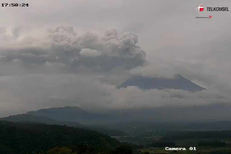 Wulkan Agung na Bali od września daje o sobie znać.