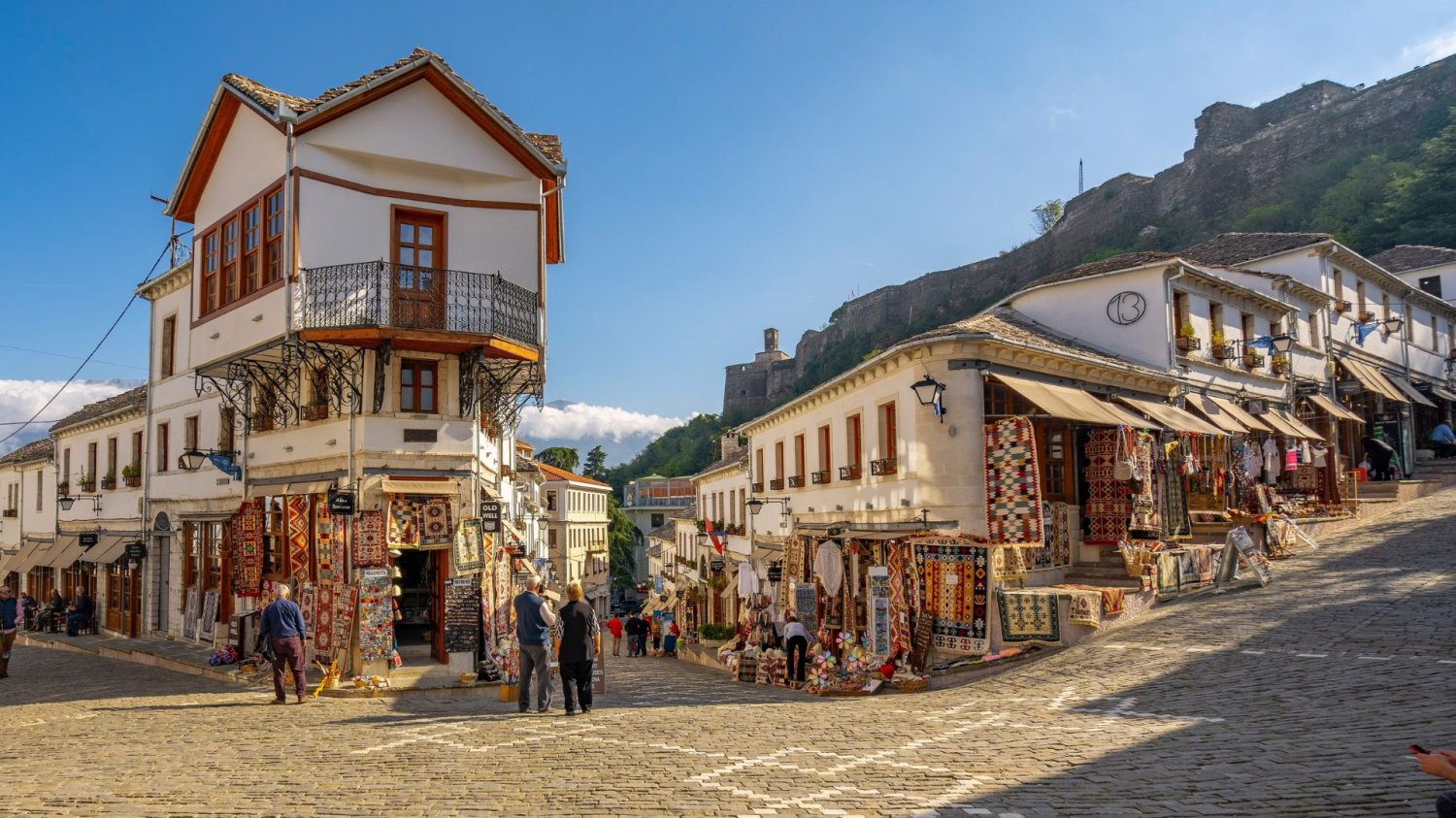 Albania dobrym pomysłem na tanie wakacje w Europie Albania ciekawą alternatywą dla wakacji w Turcji