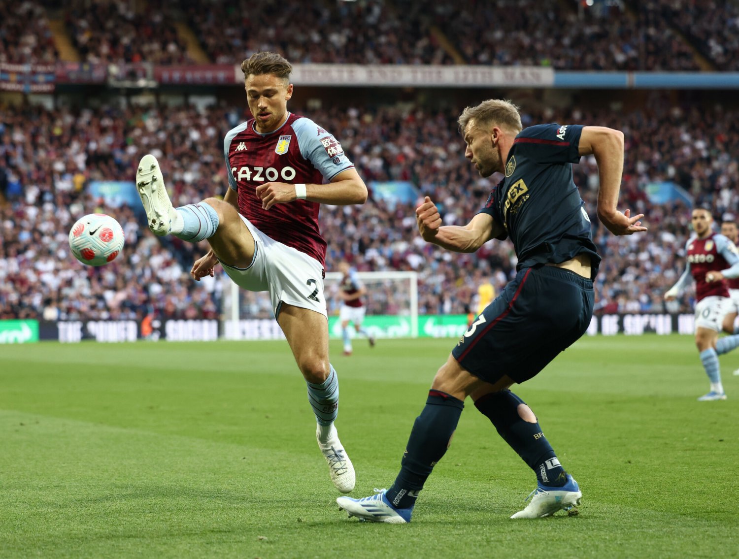 Matty Cash na celowniku giganta Premier League. Chcą kupić Polaka na ratunek