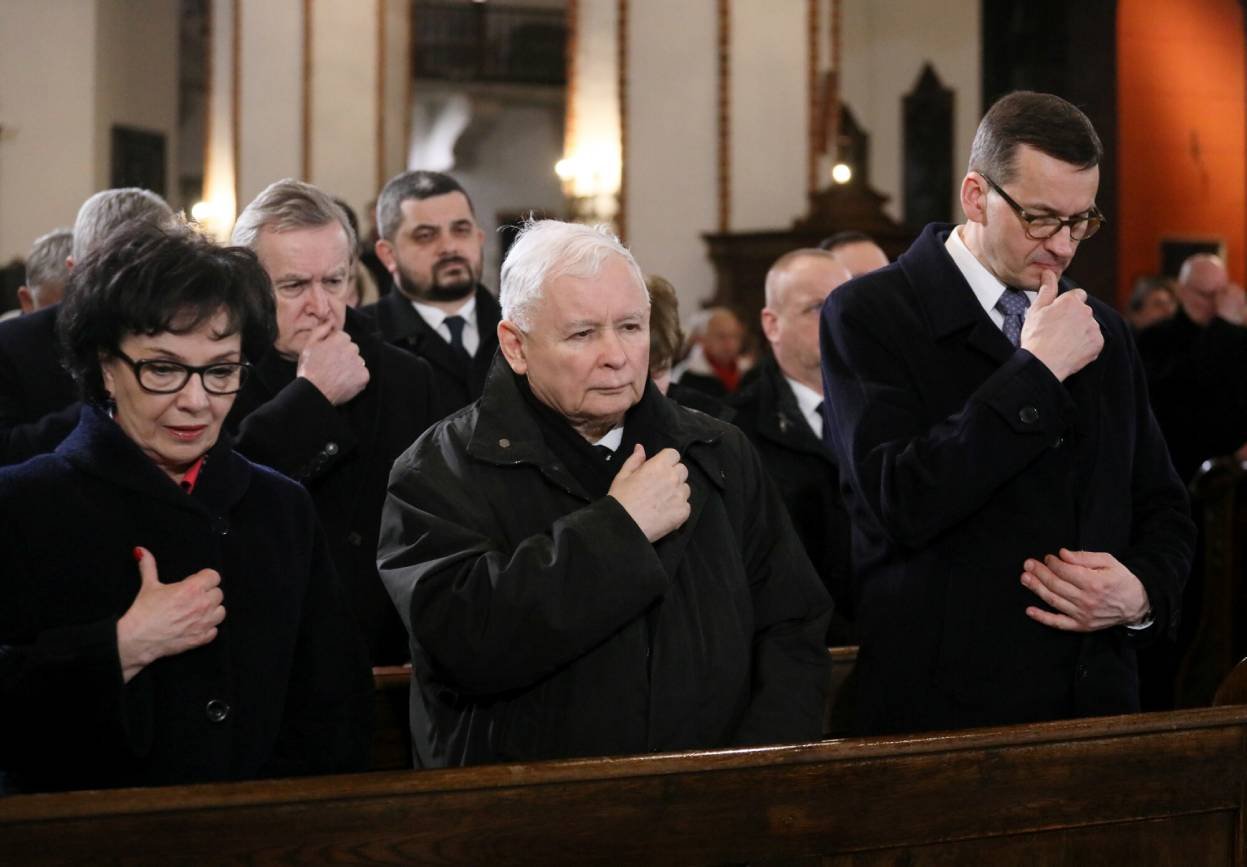 Ksiądz zmienił modlitwę, by nie kojarzyła się z polityką. Reakcja Pawłowicz