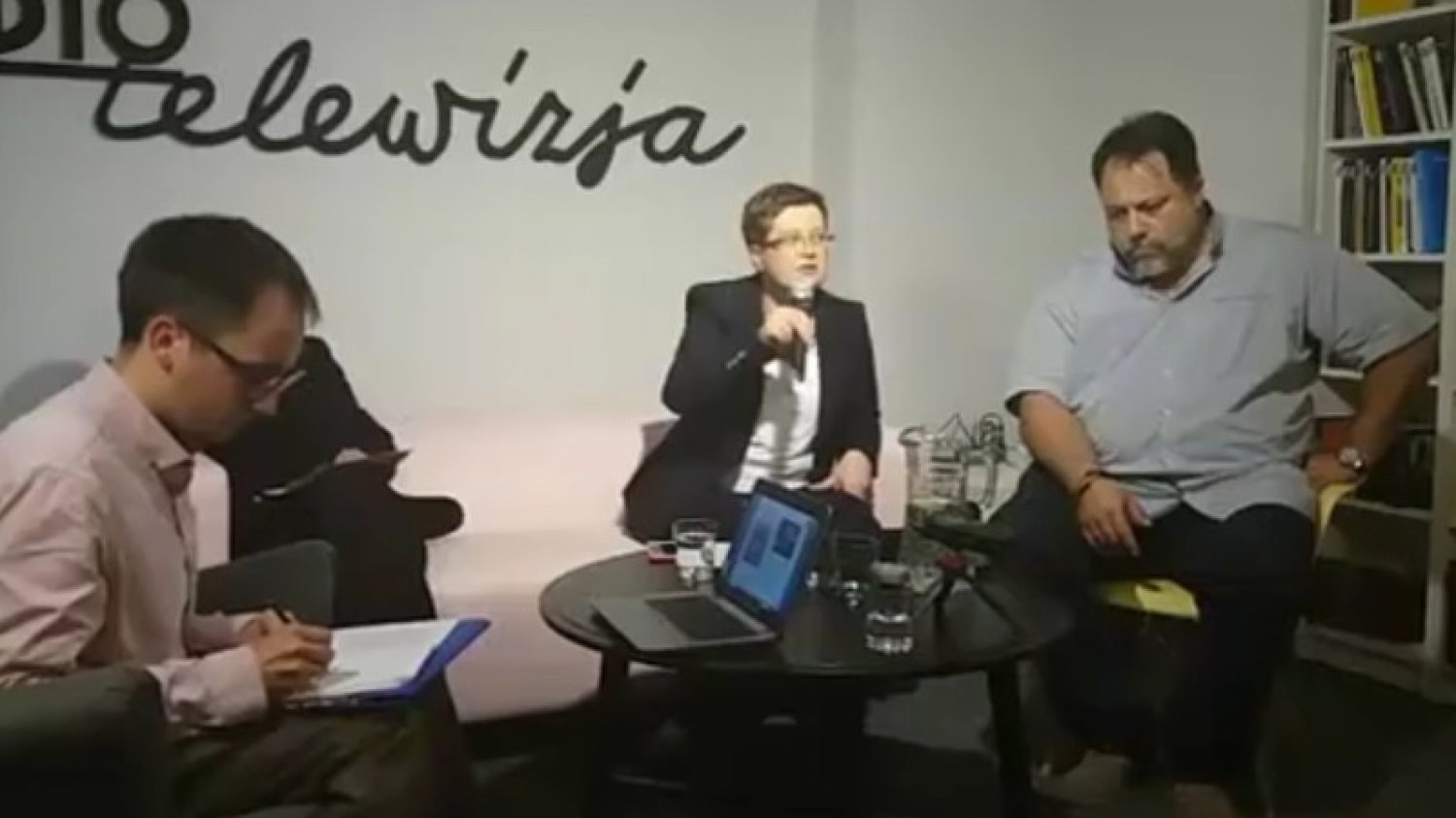 Tak wyglądało pierwsze spotkanie. Przy mikrofonie Katarzyna Lubnauer.