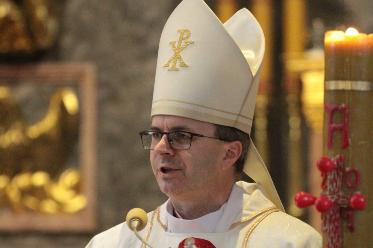 Biskup o niepracujących Polakach: chrześcijanin nie może żyć na koszt