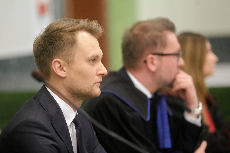 "Będziesz kur** wisiał" - taką wiadomość dostał poseł Krzysztof Truskolaski (pierwszy z lewej). W tej sprawie właśnie zapadł wyrok.