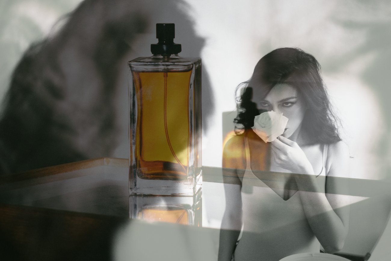 Jak dobierać perfumy? Sprawdź, które zapachy pomagają we flircie lub pracy