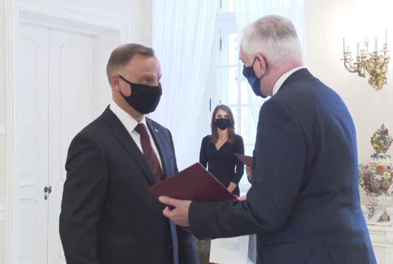 Prezydent Andrzej Duda wręczył dymisję Gowinowi. "Jest mi przykro" [WIDEO].