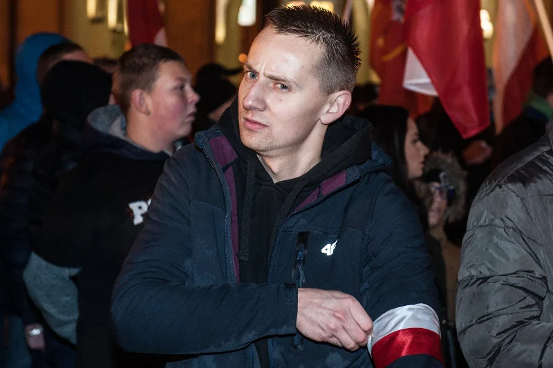 We Wrocławiu znalazły się osoby, które dosłownie potraktowały słowa Jacka Międlara, byłego księdza z tamtejszej parafii. Chcieli zrzucić Hindusa do tunelu.