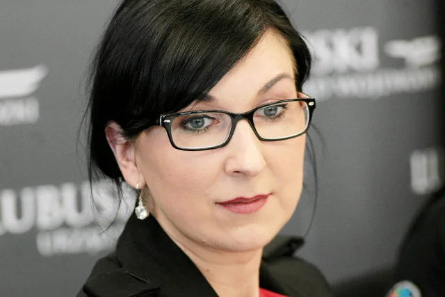 Złożony przez Katarzynę Osos wieniec został przeniesiony pod właściwy pomnik