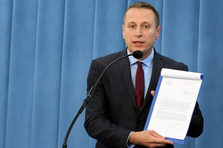 Poseł Krzysztof Brejza odsłania hipokryzję rządzącego PIS. Jego zdaniem żadna partia w wolnej Polsce nie dbała tak o sędziów i prokuratorów stanu wojennego.