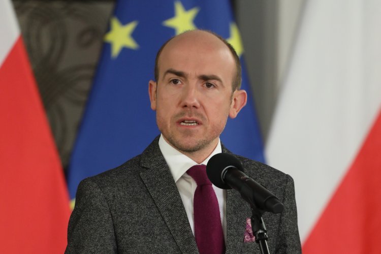 Lider PO Borys Budka o prokuratorach i funkcjonariuszach służb specjalnych w pierwszej grupie szczepień na COVID-19.