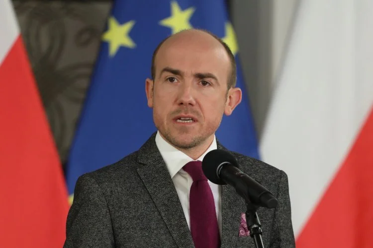 Lider PO Borys Budka o prokuratorach i funkcjonariuszach służb specjalnych w pierwszej grupie szczepień na COVID-19.