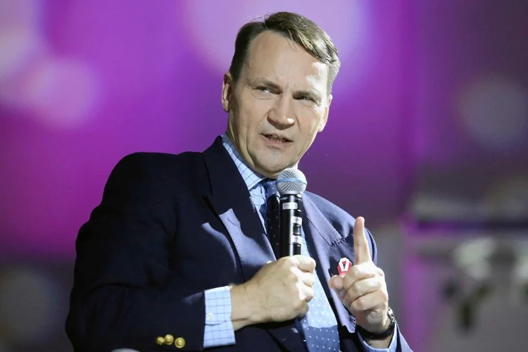 Radosław Sikorski ostrzega Andrzeja Dudę przed spotkaniem z Donaldem Trumpem.
