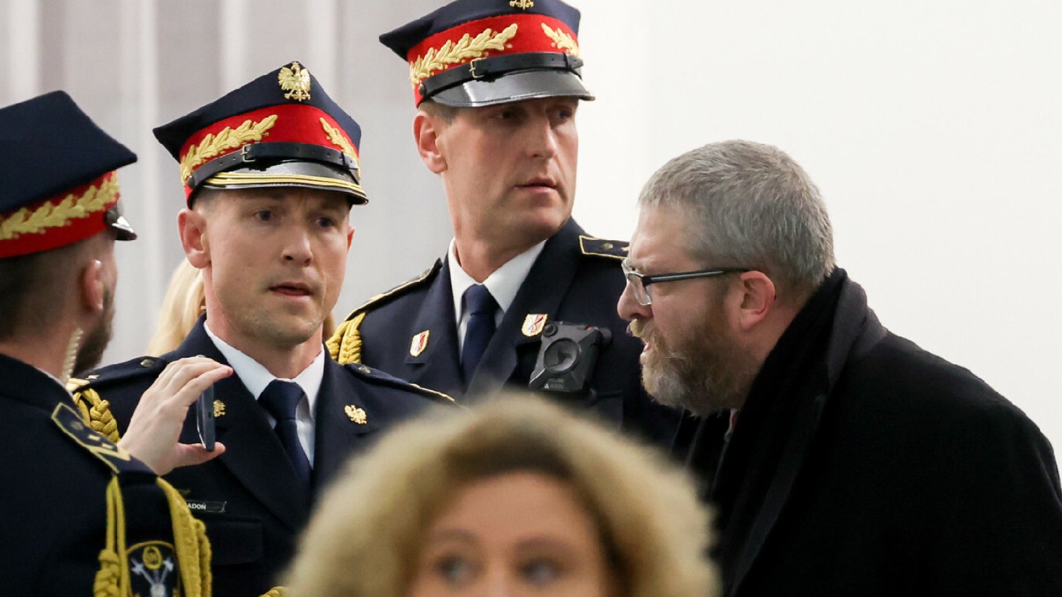 Braun chce deponować broń palną w Sejmie? "Strażnicy byli przerażeni".