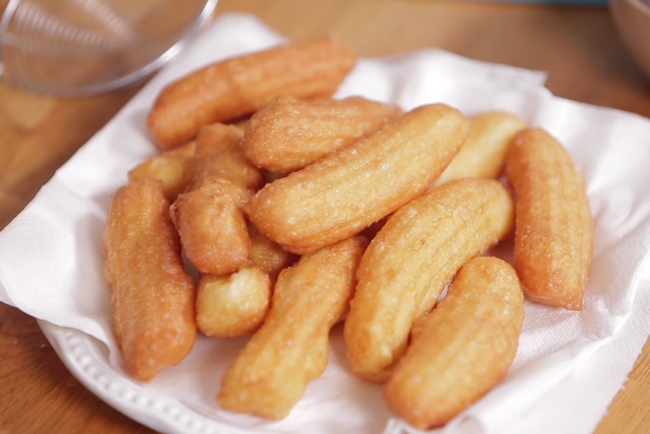 Przepis na churros, czyli hiszpańskie pączki.