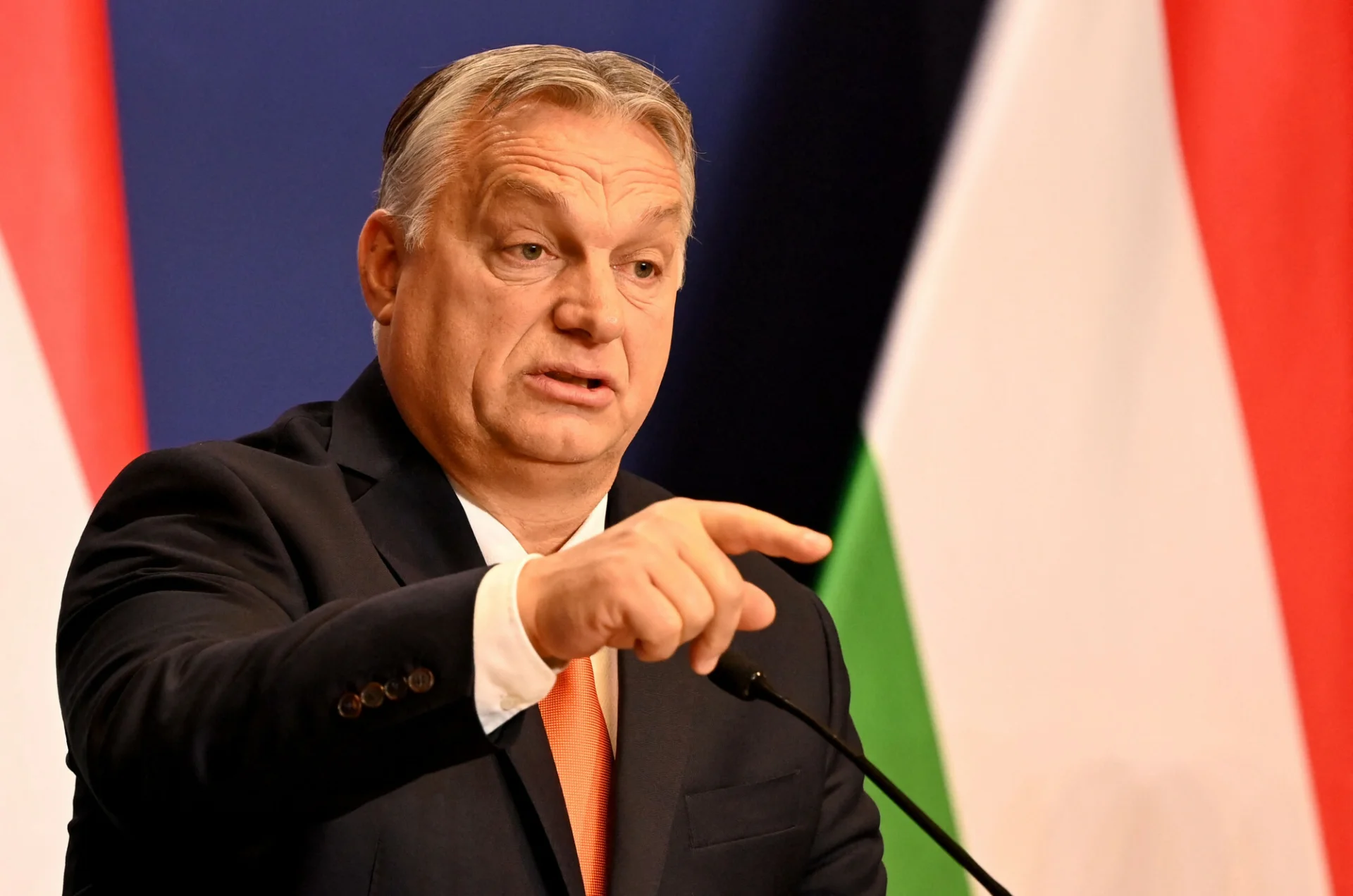 Orban zamroził ceny 6 produktów. Kiedy zrobi to Kaczyński?
