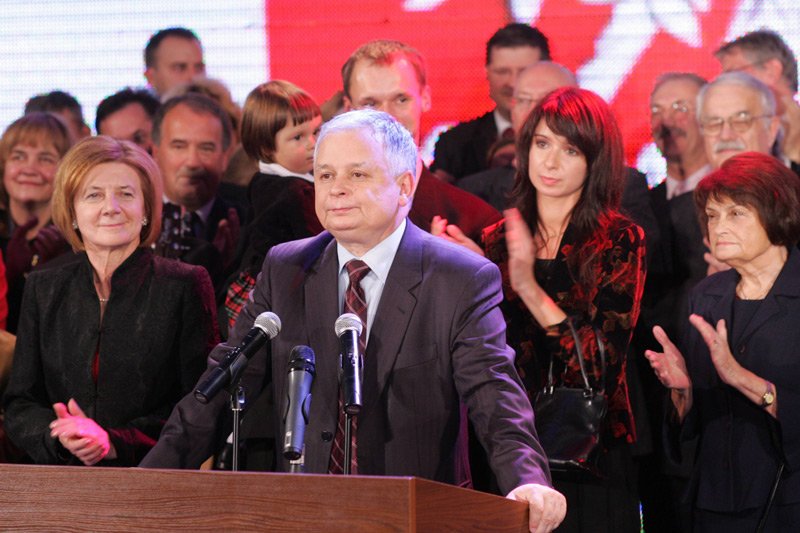 Czy rację mają internauci, którzy twierdzą, że prezydent Lech Kaczyński w Katyniu pojawiał się tylko, gdy zmuszała go do tego kampania wyborcza? Sprawdziliśmy słynną "listę obecności", która krąży po sieci w dyskusjach o katastrofie smoleńskiej.