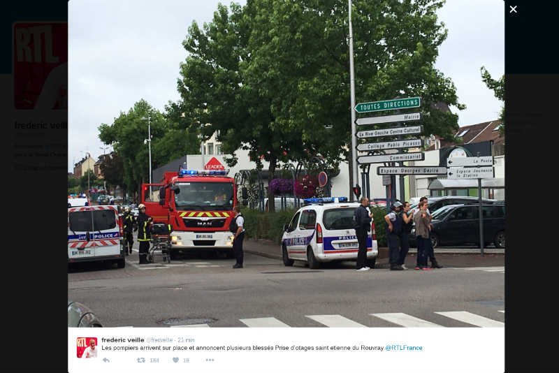 Napastnicy przetrzymują zakładników w kościele we Francji.