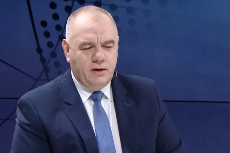 Jacek Sasin przekonuje, że materiał BBC o niszczeniu demokracji i praworządności w Polsce położy się cieniem na renomie stacji.