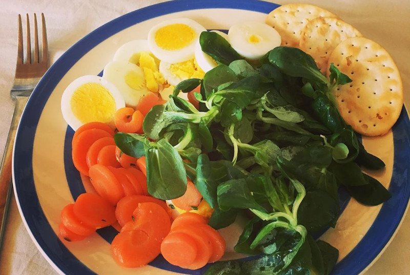 NFZ przygotował darmowy plan żywieniowy na miesiąc dla każdego, kto zarejestruje się w specjalnym serwisie.