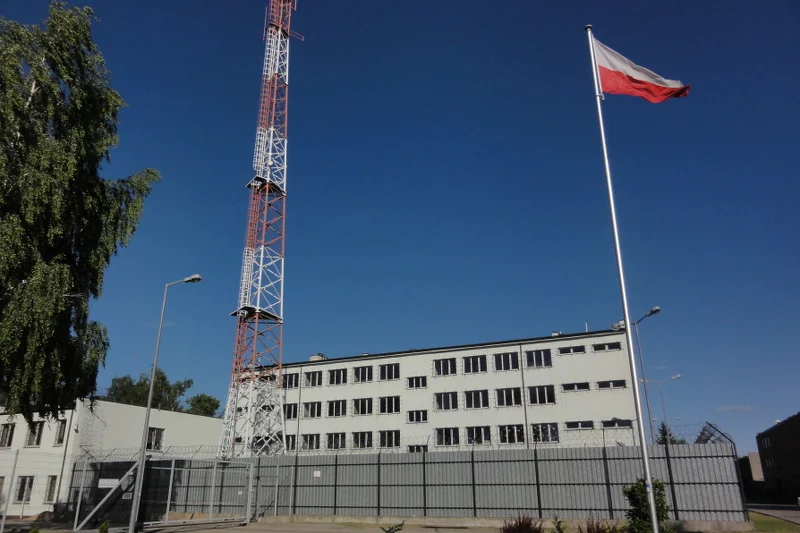 Ośrodek strzeżony dla tych, którzy nielegalnie przekroczą granicę lub notorycznie nadużywają procedur uchodźczych
