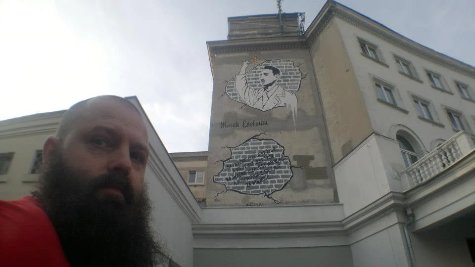 Mural Społecznościowy na warszawskim Muranowie, dedykowany Markowi Edelmanowi, wydarzenie odsłonięcia, w przededniu 70-rocznicy wybuchu Powstania w Gettcie Warszawskim.