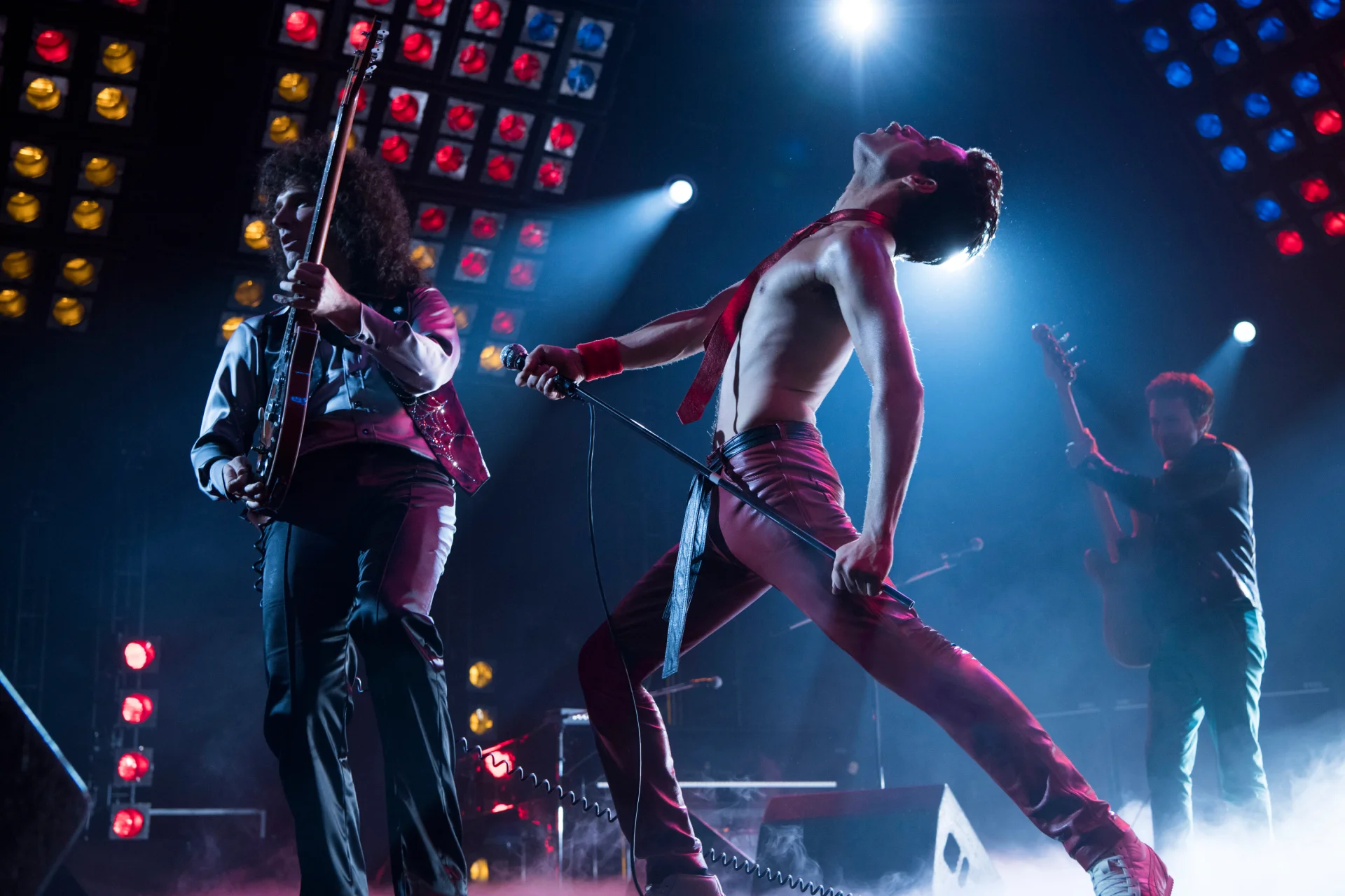 Rami Malek sprawia wrażenie reinkarnacji Freddiego Mercury.