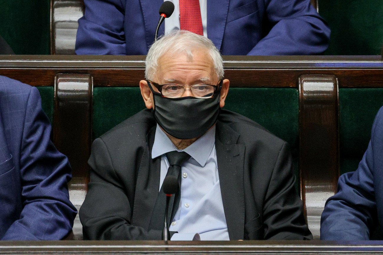 Jarosław Kaczyński odchodzi z rządu. Posłom PiS przekazał, że zostanie do końca roku
