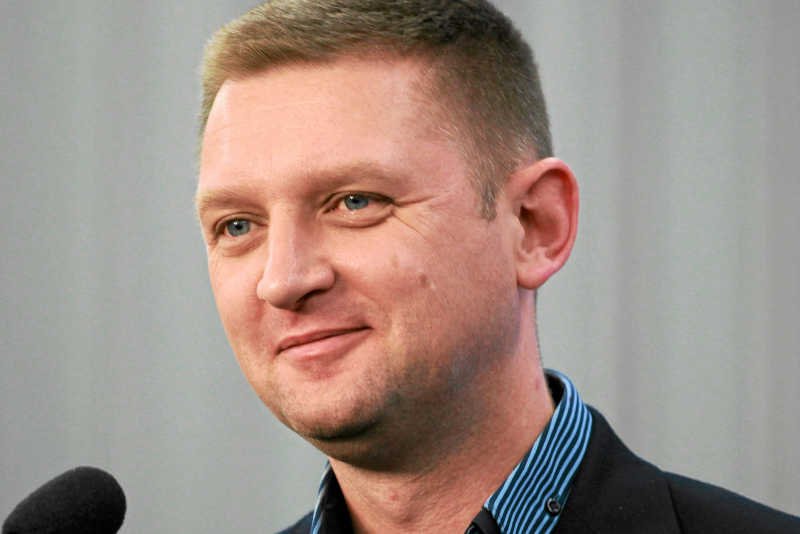 Andrzej Rozenek w "Bez autoryzacji" mówi: W Polsce wszystko, co dobre po '89 roku, zawdzięczamy wejściu do UE lub NATO