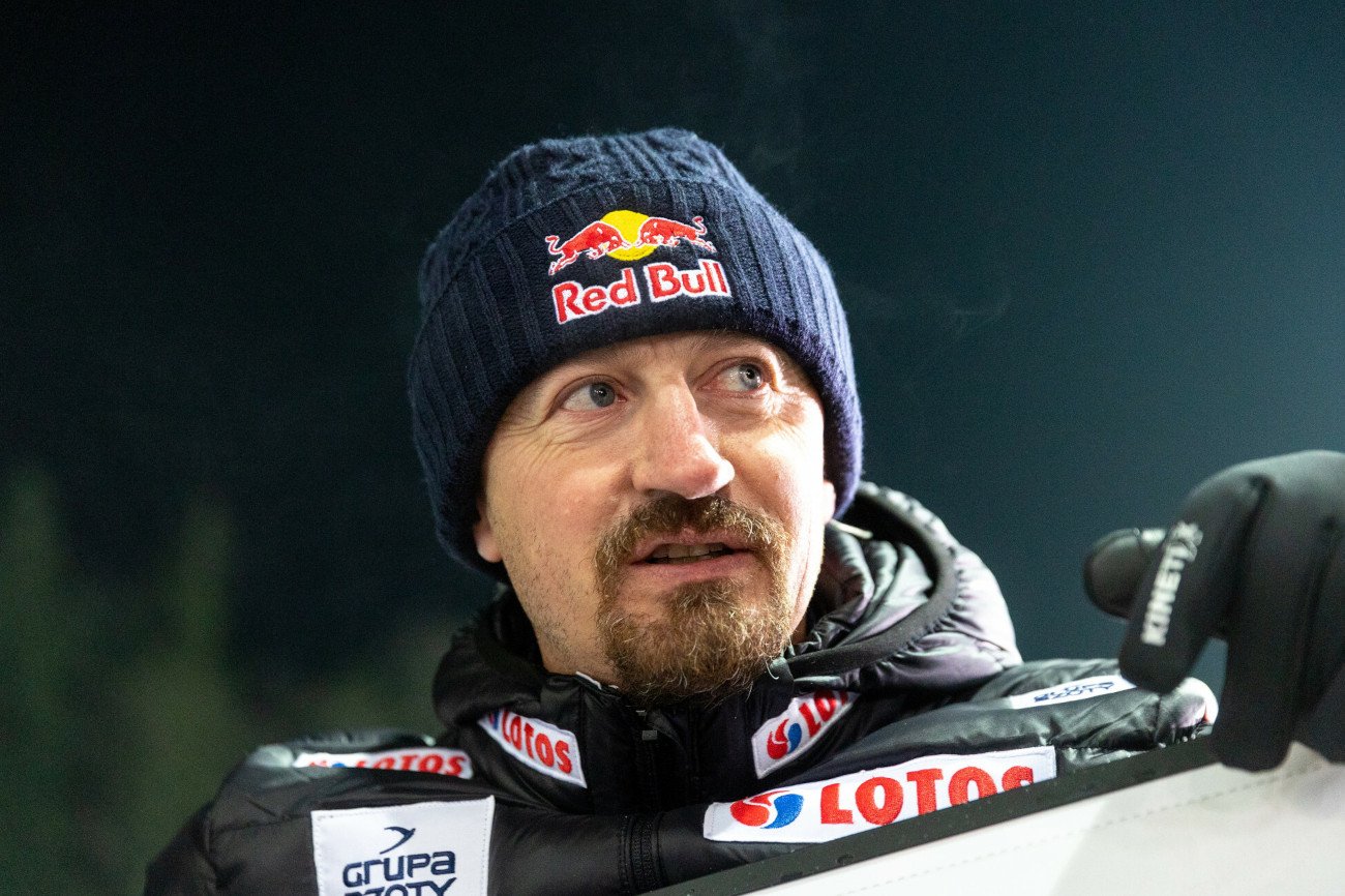 Adam Małysz nie ukrywał swojego niezadowolenia z decyzji o dyskwalifikacji Pawła Wąska w Klingenthal.