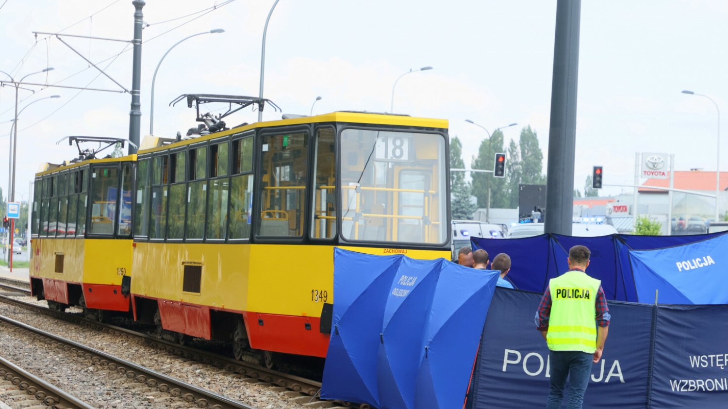 Wypadek tramwaju w Warszawie. Nadal nie można przesłuchać motorniczego.