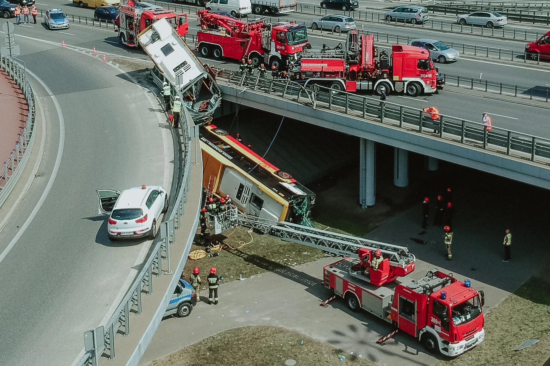 Kierowca, który doprowadził do wypadku na Wisłostradzie był pod wpływem narkotyków. Wypadek autobusu 186 w Warszawie. Kierowca był pod wpływem narkotyków.