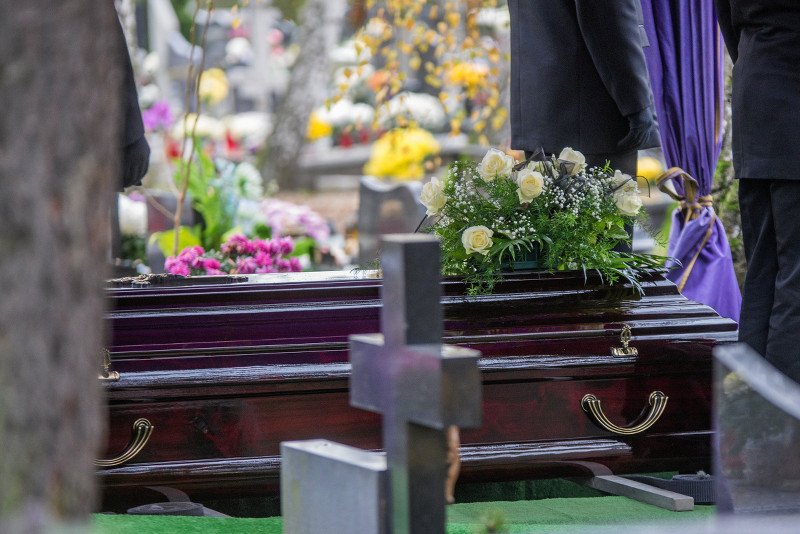 Koszty związane z organizacją pogrzebu są dla wielu osób zaporowe.