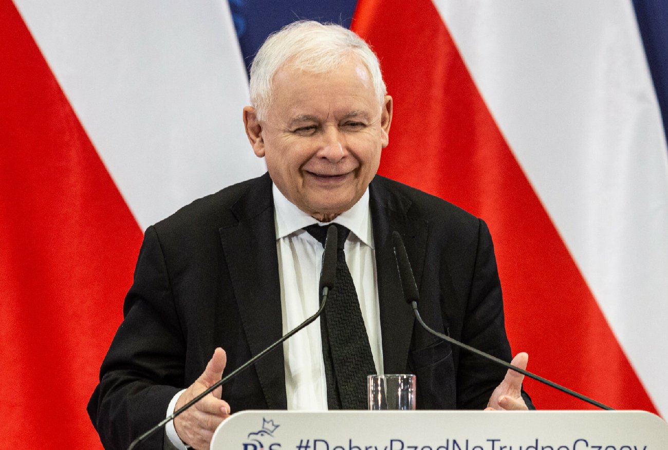 "Jaskółka" dla Jarosława Kaczyńskiego? PiS w górę, opozycja traci