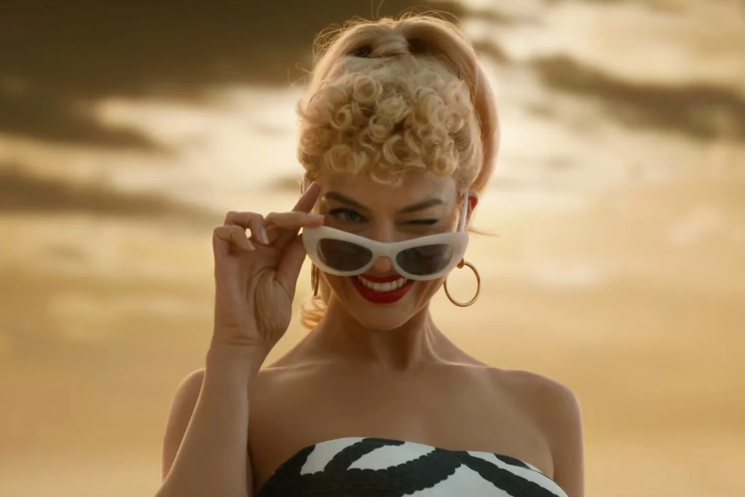 Margot Robbie jako Barbie w filmie "Barbie" Grety Gerwig.