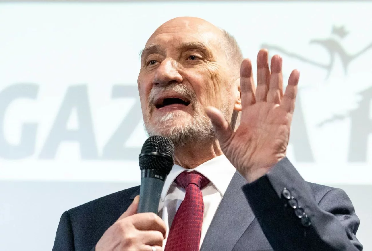 Polacy zdecydowanie wypowiedzieli się w sondażu na temat pracy podkomisji smoleńskiej Antoniego Macierewicza.