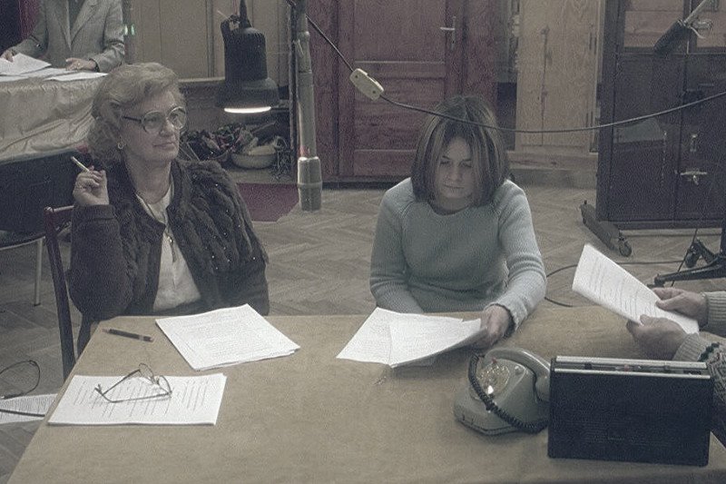 Nie żyje Ludmiła Łączyńska (po lewej), słynna Wisia z powieści "Matysiakowie" w Polskim Radiu. Zdjęcie z 2001 r.