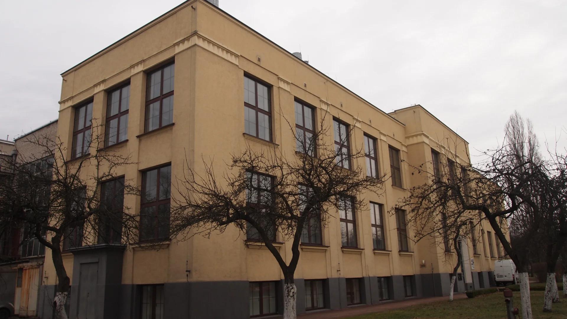 Budynek nr 6, w którym pracujemy.