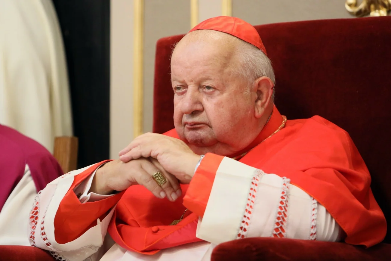 Dziwisz wezwany przed komisję ds. pedofilii. Przesłuchanie ma odbyć się w lutym 2025 roku.