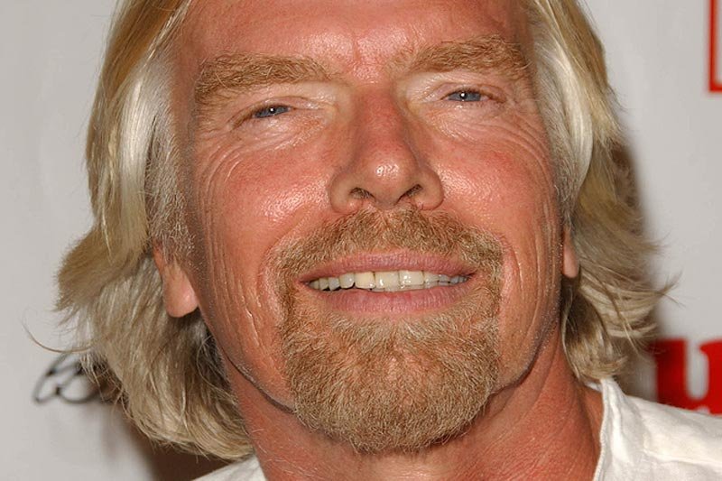 Biznesmen Richard Branson krytykuje szefową Yahoo Marissę Mayer za wprowadzenie zakazu pracy zdalnej w jej firmie.