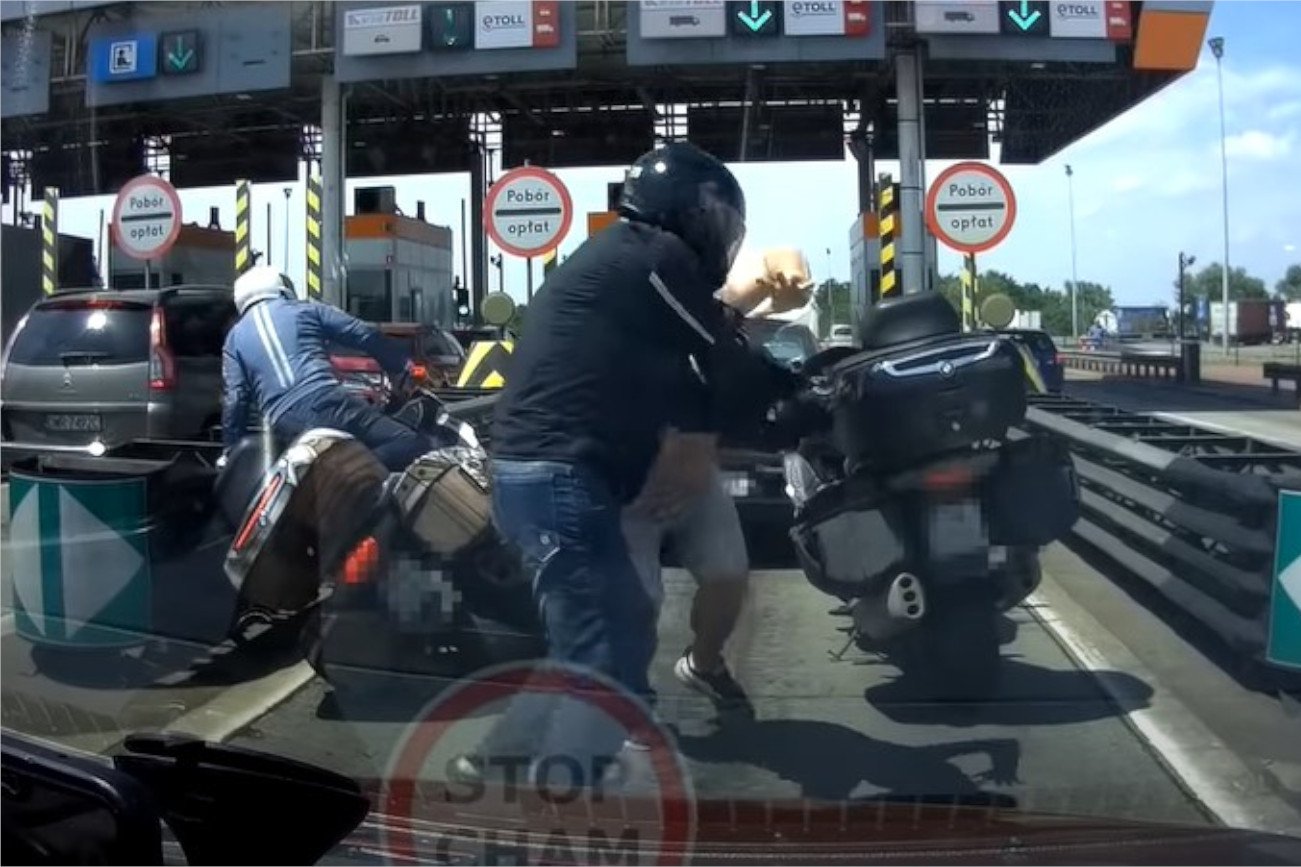 Kierowca pobił się z motocyklistą przed bramkami na A4.