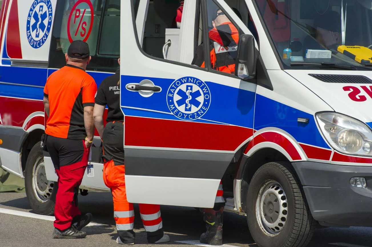 Gdańsk – pogotowie zabrało pijaną 24-latkę. Szał w karetce