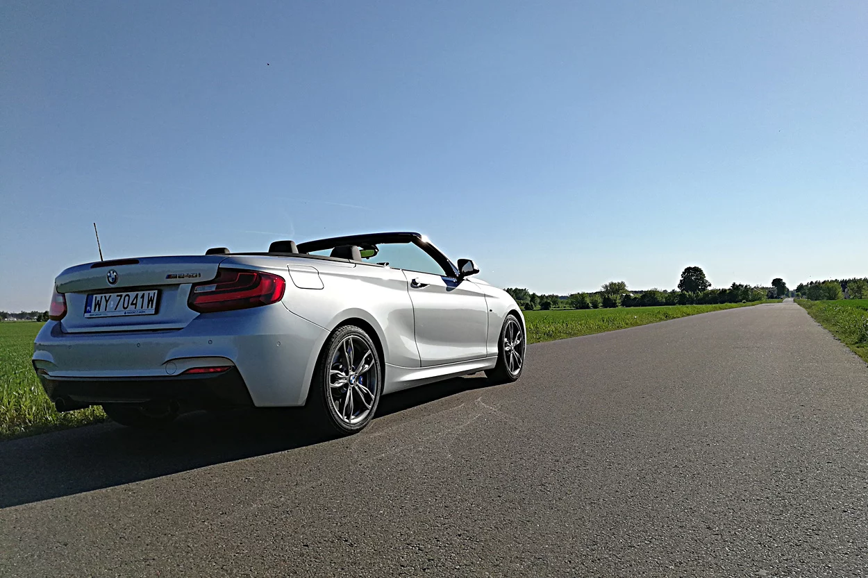 BMW serii 2 240i w wersji cabrio to "dwójka" z wyjątkowo mocnym silnikiem.