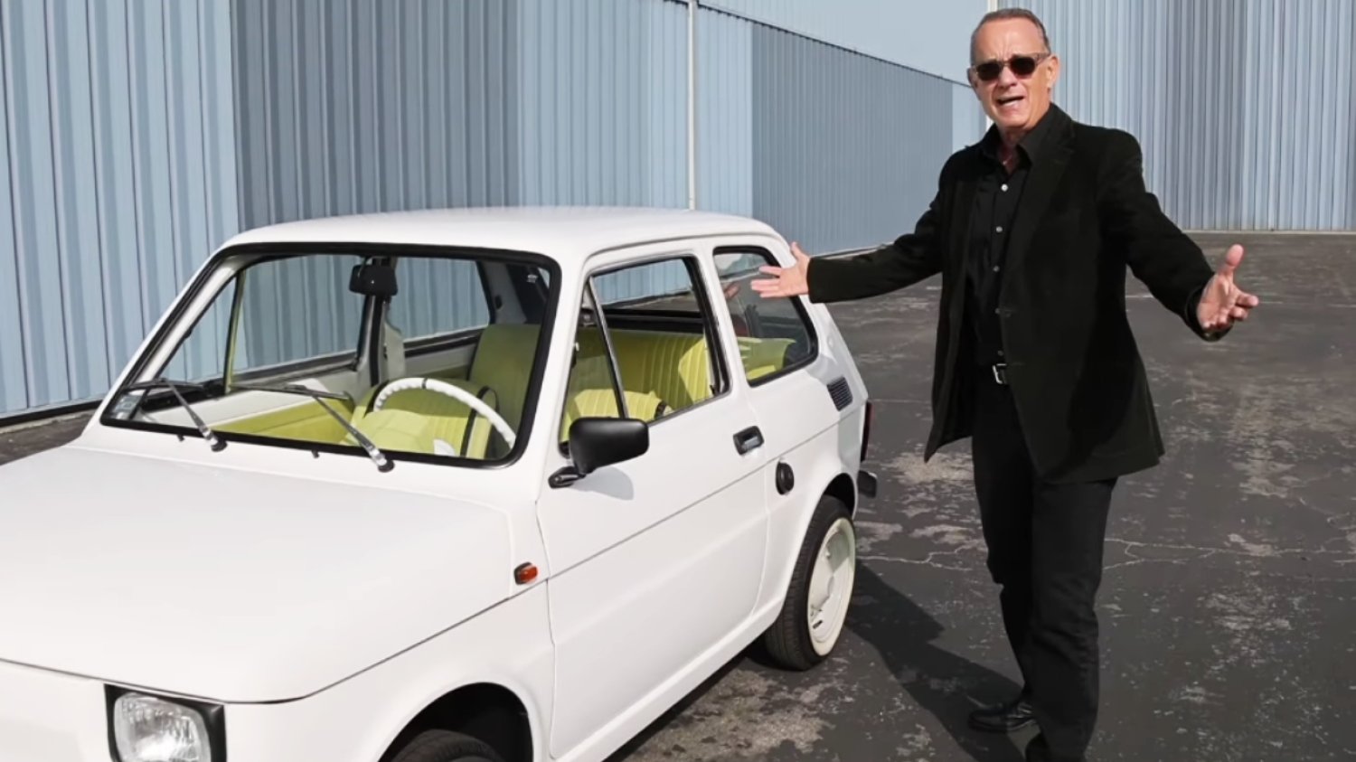 Tom Hanks wystawił Malucha na licytację. Pieniądze idą na rodziny weteranów wojennych
