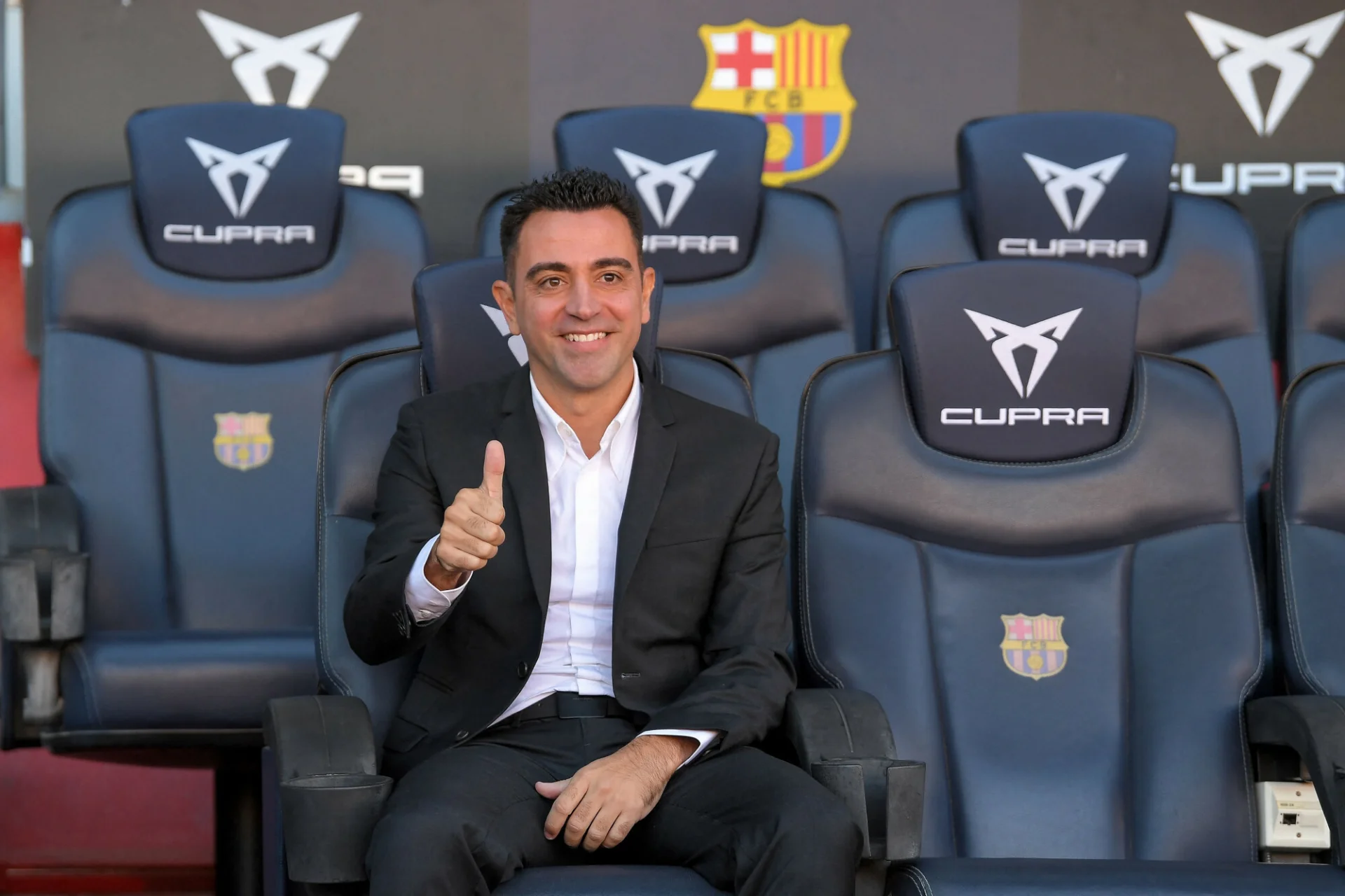 Xavi Hernandez to nowy trener piłkarzy Barcelony, który ma uratować sezon i odbudować klub