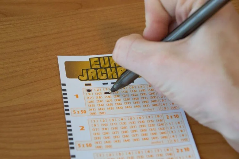 Szczęśliwy zwycięzca zdecydował się na odbiór wygranej w złotych, a nie w euro.