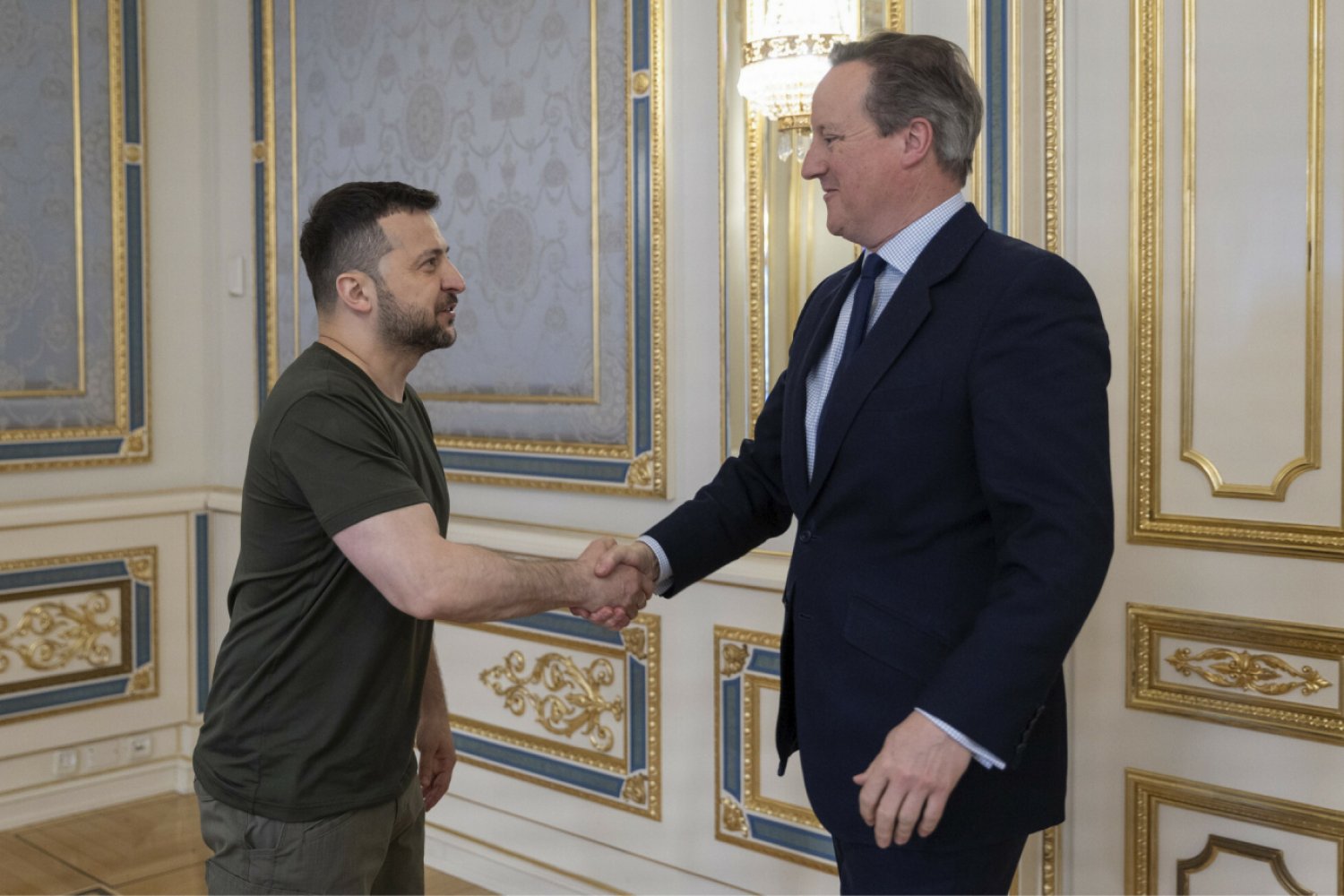 David Cameron obiecuje 3 mld funtów Ukrainie. I zgadza się na ataki w Rosji