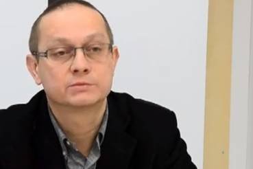 Paweł Łuków jest profesorem nadzwyczajnym Uniwersytetu Warszawskiego, pracownikiem Wydziału Filozofii i Socjologii. Jest autorem wielu publikacji z zakresu etyki i filozofii.