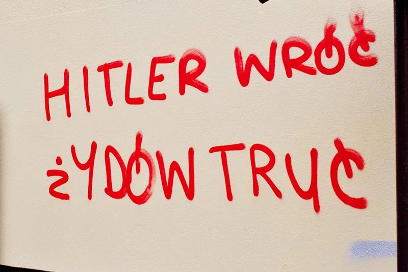 Kibole z Krakowa tęsknią za... Adolfem Hitlerem. Nic dziwnego, skoro oswajają go prawicowi publicyści.