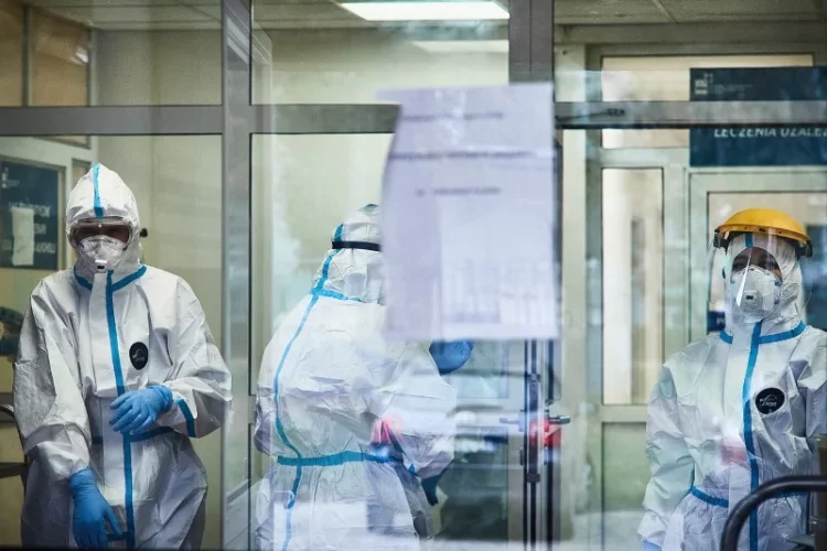 Pracownicy niemedyczni dostaną premię 5 tys. zł.